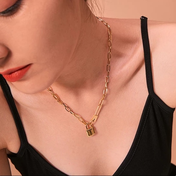 🔒 Gold plated lock pendant necklace - Picture 1 of 6